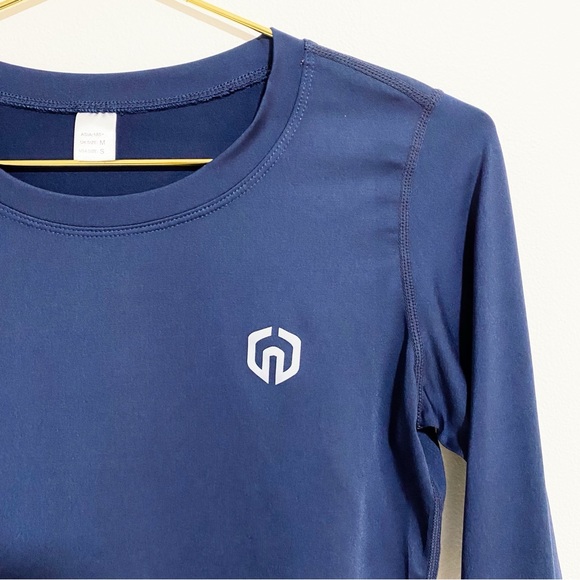 Neleus Crop Top - Picture 2 of 4